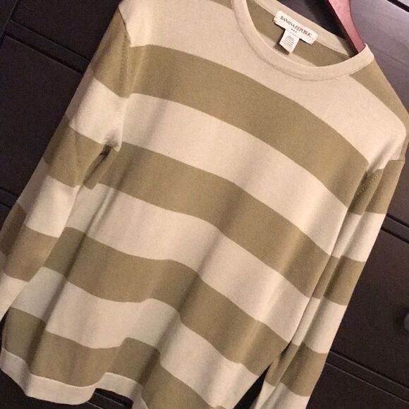 Banana Republic Green Stripe Sweater - Size Small - Picture 2 of 7
